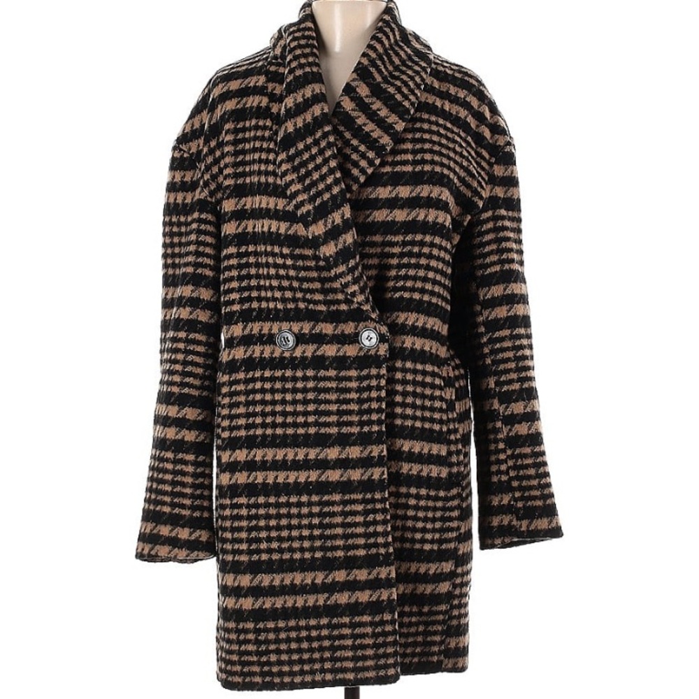 Cute coat that hits above the knee